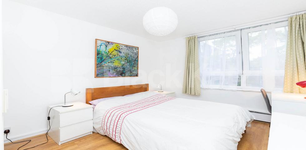 			3 Bedroom, 1 bath, 1 reception Flat			 Oakley Square, Camden